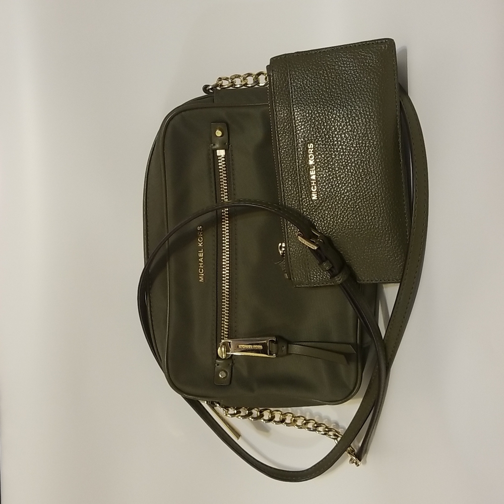 Micheal Kors crossbody purse and wallet set